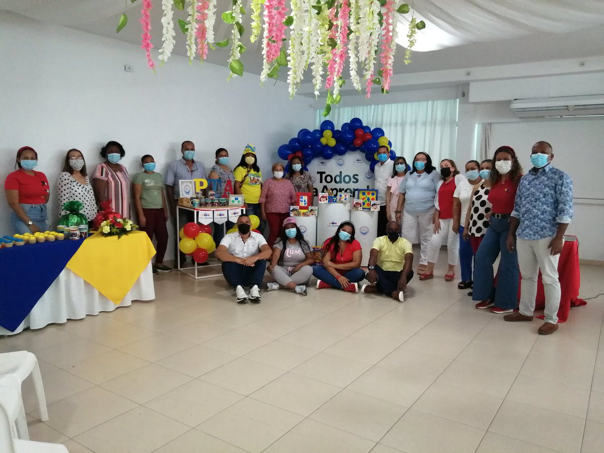 Katebaena22's tweet photo. La evaluación formativa en la 
@IEHIJOSDEMARIA
 una oportunidad para reconocer fortalezas y oportunidades de mejora con el fin de  que los niños y niñas aprendan más y mejor.
@PTA_Colombia @LondonoYerry @seceducacionctg @DPulecio @BEATRIZBERNAL26  @Olgaelvira https://t.co/9K9aSLACaN