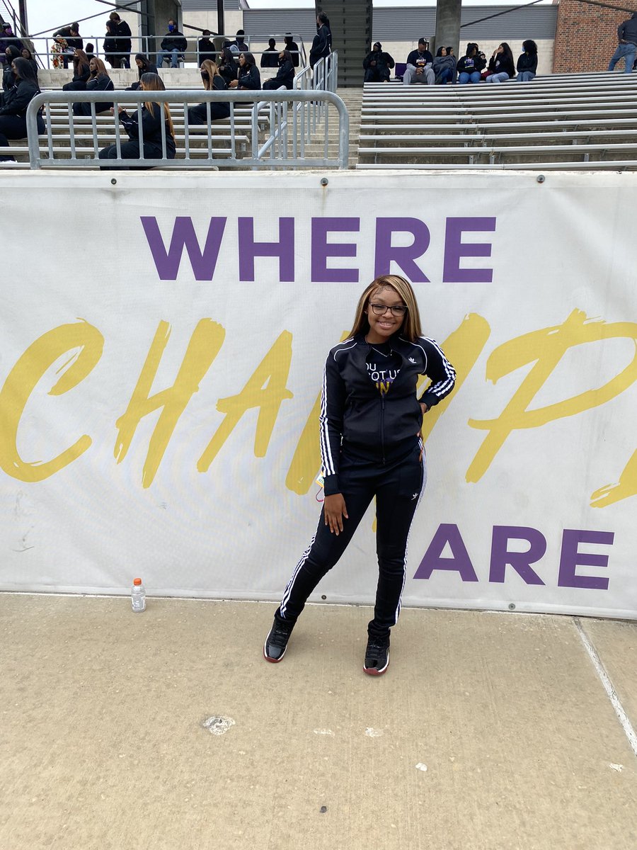 aangeliaaa_'s tweet photo. P V YOU KNOOOOW 💜💛 #sgalucky4 #savethestorm #pvamu https://t.co/0B1qka0wmw