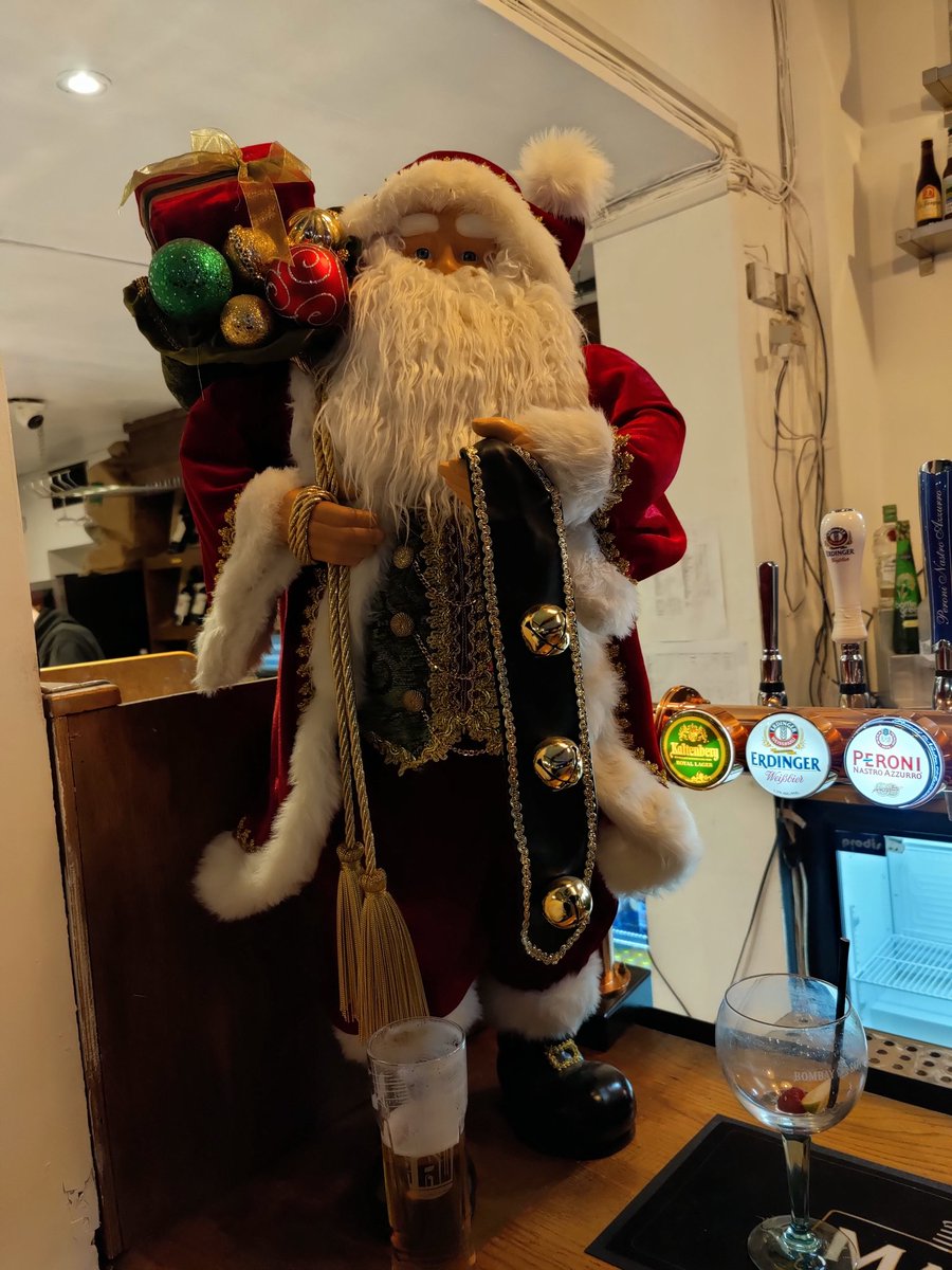 Jaxon80_'s tweet photo. @FightDisciples Imagine living in a world where you have Bob Arum look-a-likes &amp; Santa holds the only belt? #binthebelts https://t.co/m2kcNmlUyt