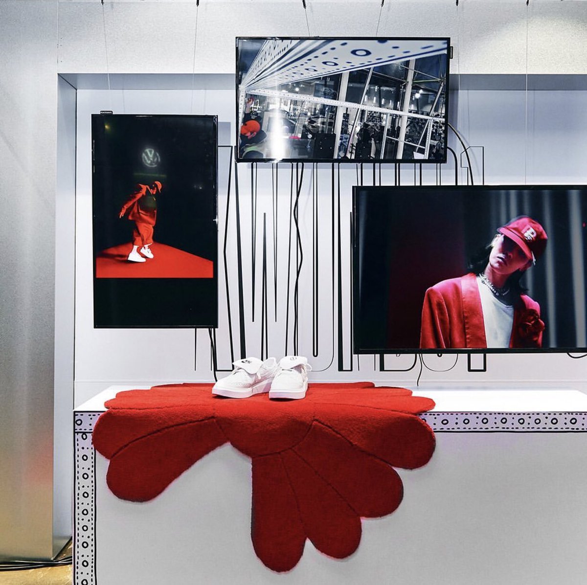 stream_bigbang's tweet photo. [🐉] Fotos do evento da Nike “KWONDO1 POP UP”. ✨

#BIGBANG #빅뱅 @YG_GlobalVIP https://t.co/RTw270y27d