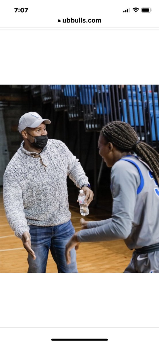 CuseCoachJack's tweet photo. Not sure what I love more, that nice sweater our AD, Mark Alnutt has on or that he is greeting each of our players after a tough win. ☺️ #TeamUB🤘🏽 https://t.co/UnhcxEJLg7