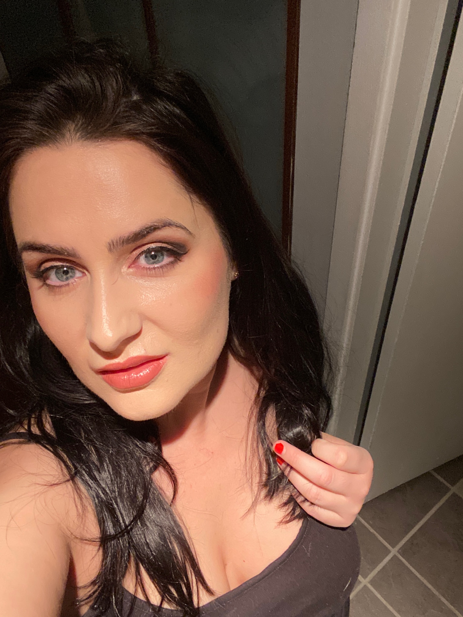 TW Pornstars - 2 pic. Tilly McReese. Twitter. I’m setting up to shoot a solo custom photo set