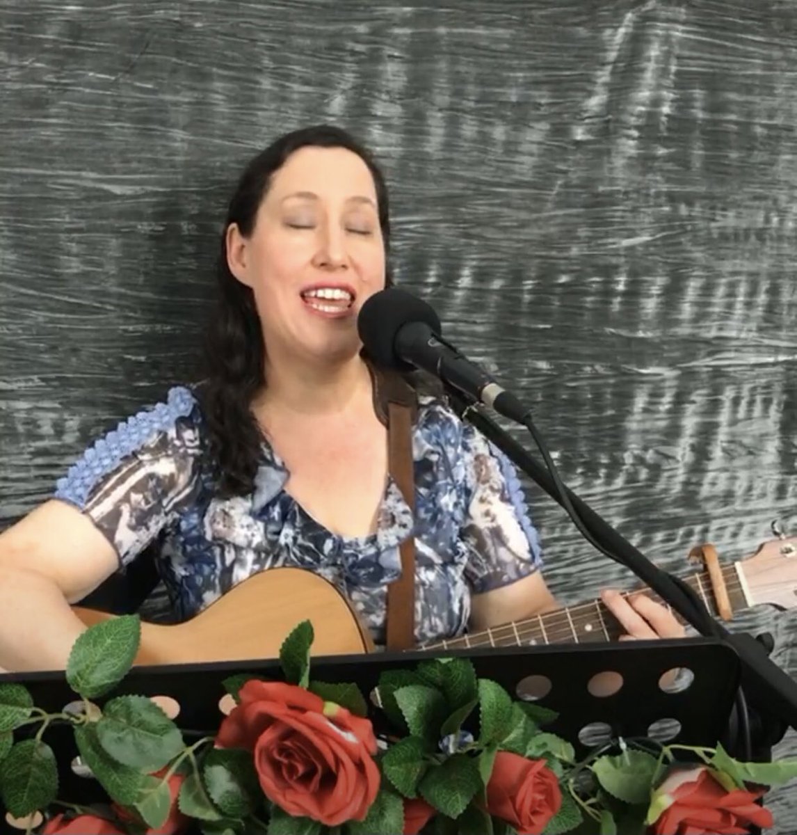 If you haven’t heard me sing then please check out my Facebook livestream. It’s pinned to the top of my page:
Facebook.com/vanessadelaine…
#vanessadelainesinger #countrybluesfolkroots #singersongwriter #australiancountrymusic