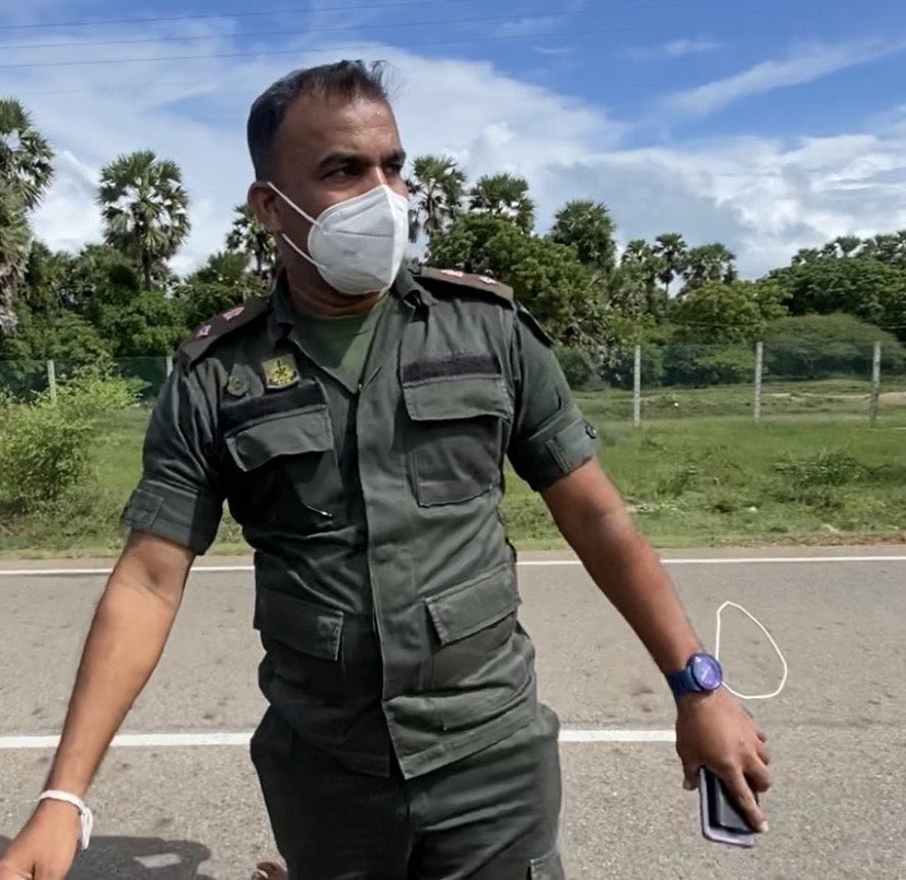 JDSLanka's tweet photo. Here are the photos of soldiers who were present at the scene where #Tamil journalist Viswalingam Viswachandran was brutally assaulted on the road with a barbed wire wrapped palmyrah frond, on Saturday (27), allegedly by members of #SriLanka army 59 division in #Mullitivu. https://t.co/WrAaltpYb4