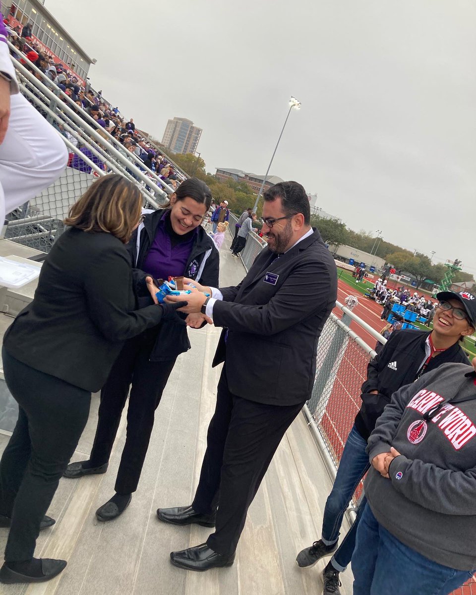 UIWBands's tweet photo. Each time UIW hosts a visiting band, the Marching Cardinals present our guests with a box of snacks as a token of appreciation for their dedication to musicianship, and as a gesture of family, because that’s what band is. 

We wish @LMB_SFA a safe travel home. 

#bandisfamily https://t.co/b7HQxKB6Ij