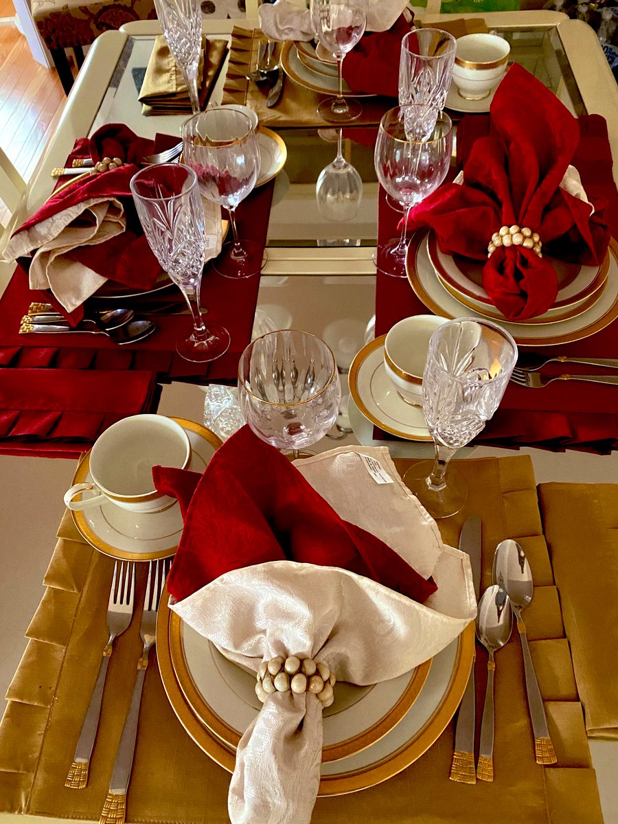 Fields722's tweet photo. Table is set. #GettingReadyForDinner #Christmas2021๐ https://t.co/mczcSu699H