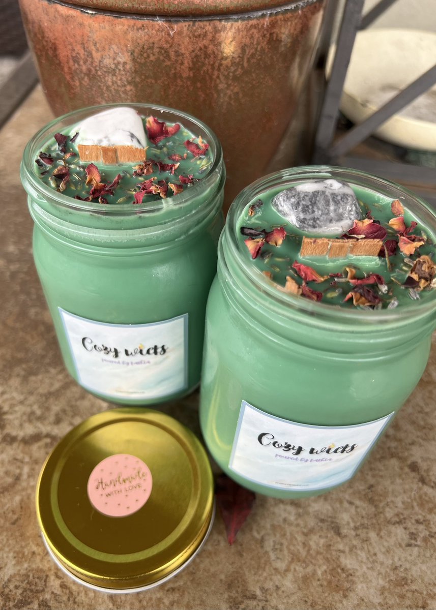 kat_thia_'s tweet photo. Im having a Black Friday sale!!🥰 Everything 25% off with code BLACKFRIDAY at checkout and select summer scents have an extra 20% off as well!🤍

https://t.co/LU9RdS1bZQ

#shopsmall #BlackFriday #shopsmallbusiness #Candles https://t.co/Mb9IcBlGvP