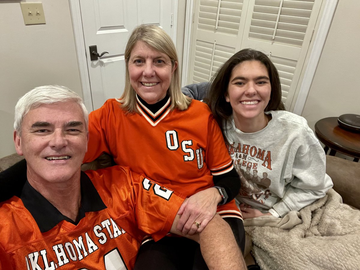 slivingstone96's tweet photo. i think this is the only night ever we can legally say “go pokes” and wear our bright orange &amp; no Baylor fans will question our loyalties #SicEm #GoPokes https://t.co/gJkoLJ7niK
