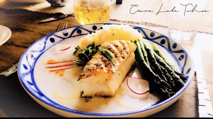 CraveLakeTahoe's tweet photo. ‘Craving’ #dinner ? 👀😉👍

Our pan-seared Halibut, turmeric beurre blanc, grilled asparagus, and roasted garlic mashed potatoes - for your pleasure.

#CraveLakeTahoe
#ChefAlexisAmity
#PersonalChef
#PrivateChef https://t.co/hJCHYtO38S