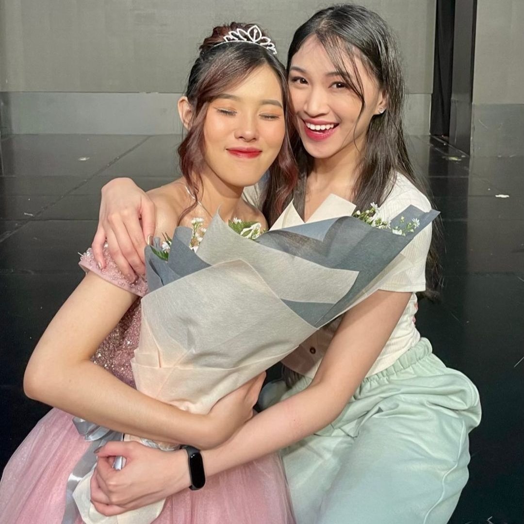 GreShanDefender's tweet photo. Happy graduation cantiik @F_MiraJKT48 😊
Sukses selalu diluar sana 😊😊
#MiraFinalCheckpoint #MiraLastCheckpoint https://t.co/Ok6zKc6wwC