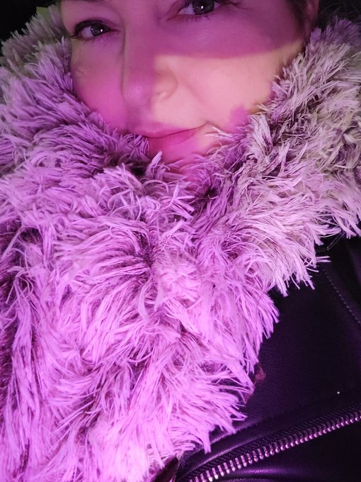28&deg; in Boston! ❄️  Thank goodness I have my super floofy scarf! https://t.co/QZWNd4c8Db<a href="/tag/sosmooth"class="tags"><span>#sosmooth</span></a>