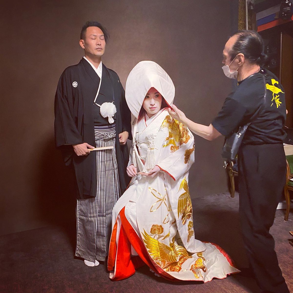 SakkouS's tweet photo. 昨日、写真婚礼の花嫁様御新郎様のお支度をさせていただき、お父様からのおつき��いのある麻布十番の「松尾写真館」。お二人は麻布にお���まいですが、岩手のお婆様にお見せ支度のお写真です。 https://t.co/R6bz2c3ZRl