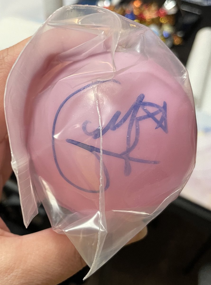 Pinkmilkproblem's tweet photo. I'm tired from studying today and even with a nap 😴. So it's @missviaborsi fault I just said goodnight to my Gulf signature ball 😂😂😂 #TooTiredToFunction https://t.co/z7vqDbuWw2