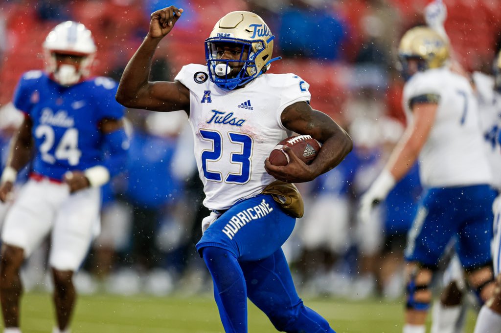 TulsaFootball's tweet photo. WE WIN!!!!! 👑🌀 https://t.co/31au8fz3Hr
