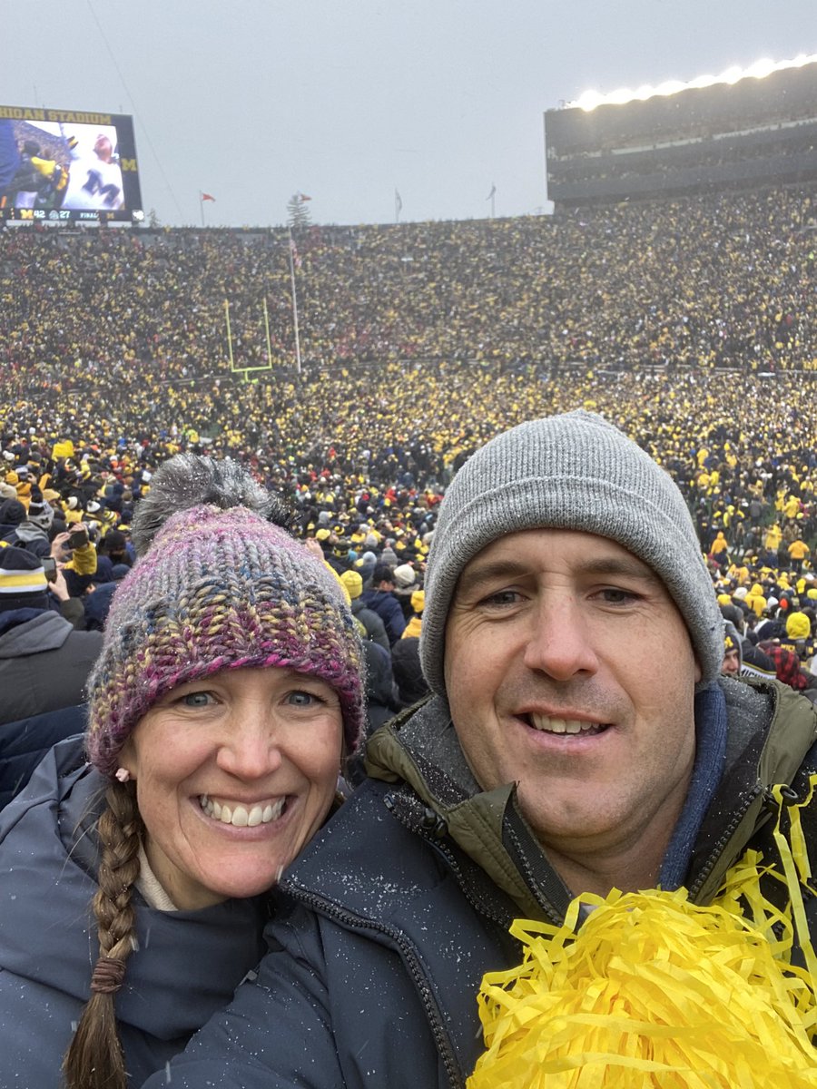 CoachO_2ndSznQB's tweet photo. How can you not be romantic about football. #TheGame 
#GetUpLetsGo https://t.co/25DkbPFYlC
