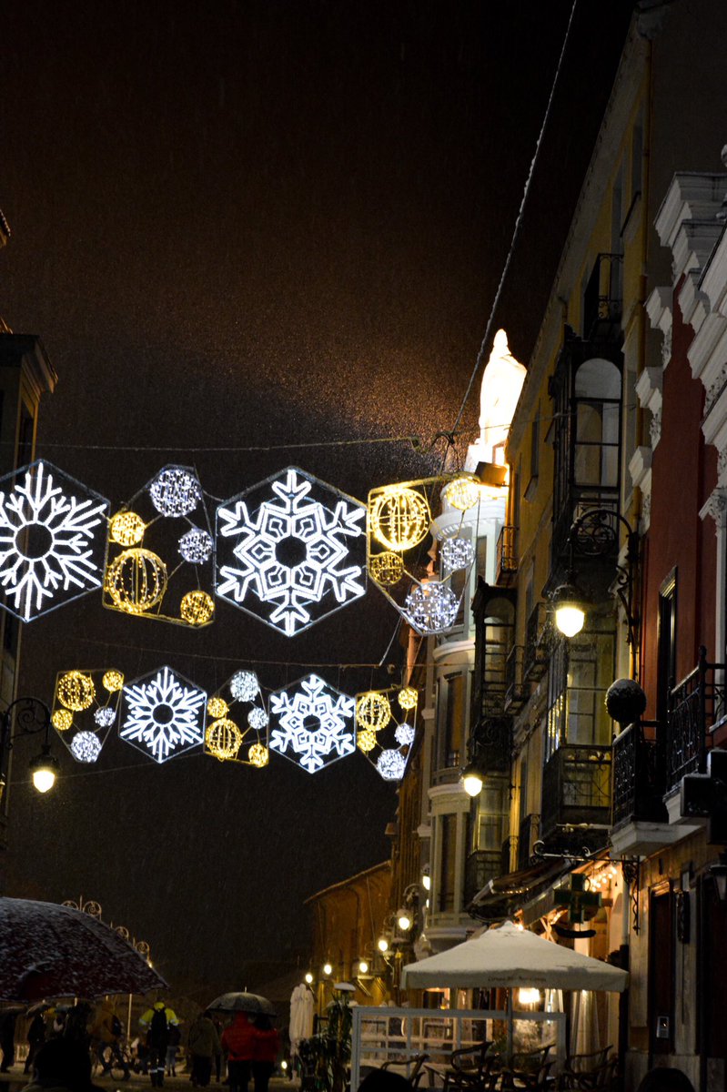 Dora_suarezz's tweet photo. Qué bonito es León en invierno https://t.co/r8nqxdwBZ7