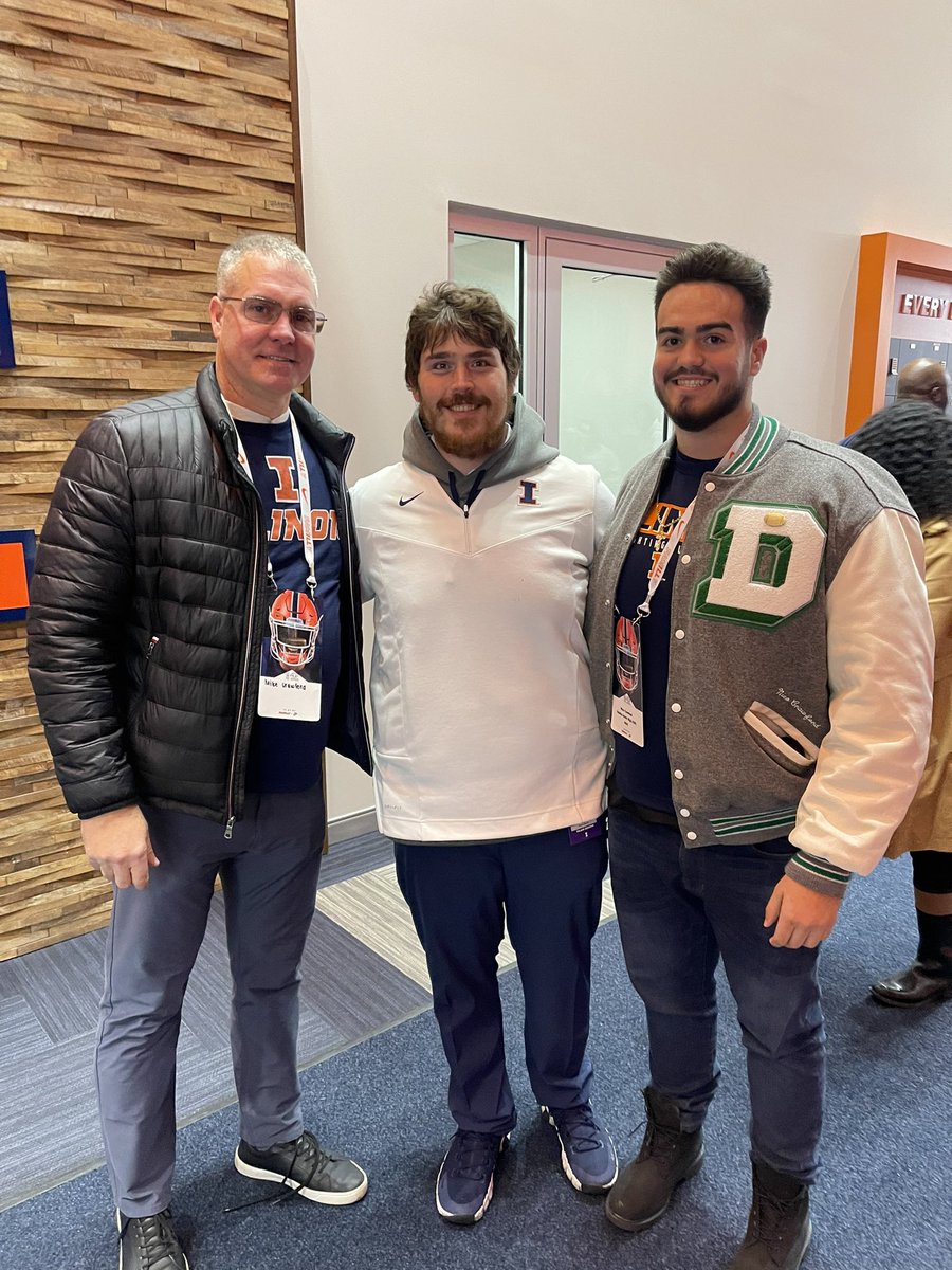 Nico_Crawford23's tweet photo. After a great visit and conversation with @froelich51 I am honored to announce that I have received an offer from University Of Illinois https://t.co/hB7v2LkOKm