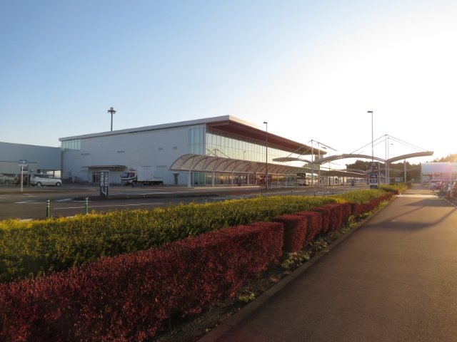 旅人ﾏｯｸｽt Fda応援中 ｆｄａで行く な旅に行ってきました ２名１室１泊１万円からです 静岡空港からだと行き先はどこでも現地で時間ありそう 福岡便の最終で行って朝一便で帰るプランはないものと予想 静岡空港到着です どこに行ったのでしょうか ラド