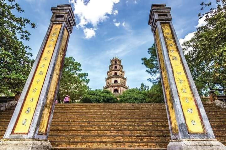 ViettinT's tweet photo. Located on the bank of the #HuongRiver, #ThienMuPagoda with its typical architecture has become one of the most popular attractions in #HueCity. You should visit this sanctuary in the afternoon to enjoy the beautiful sunset on the poetic #PerfumeRiver. https://t.co/lKEVUqQBPn