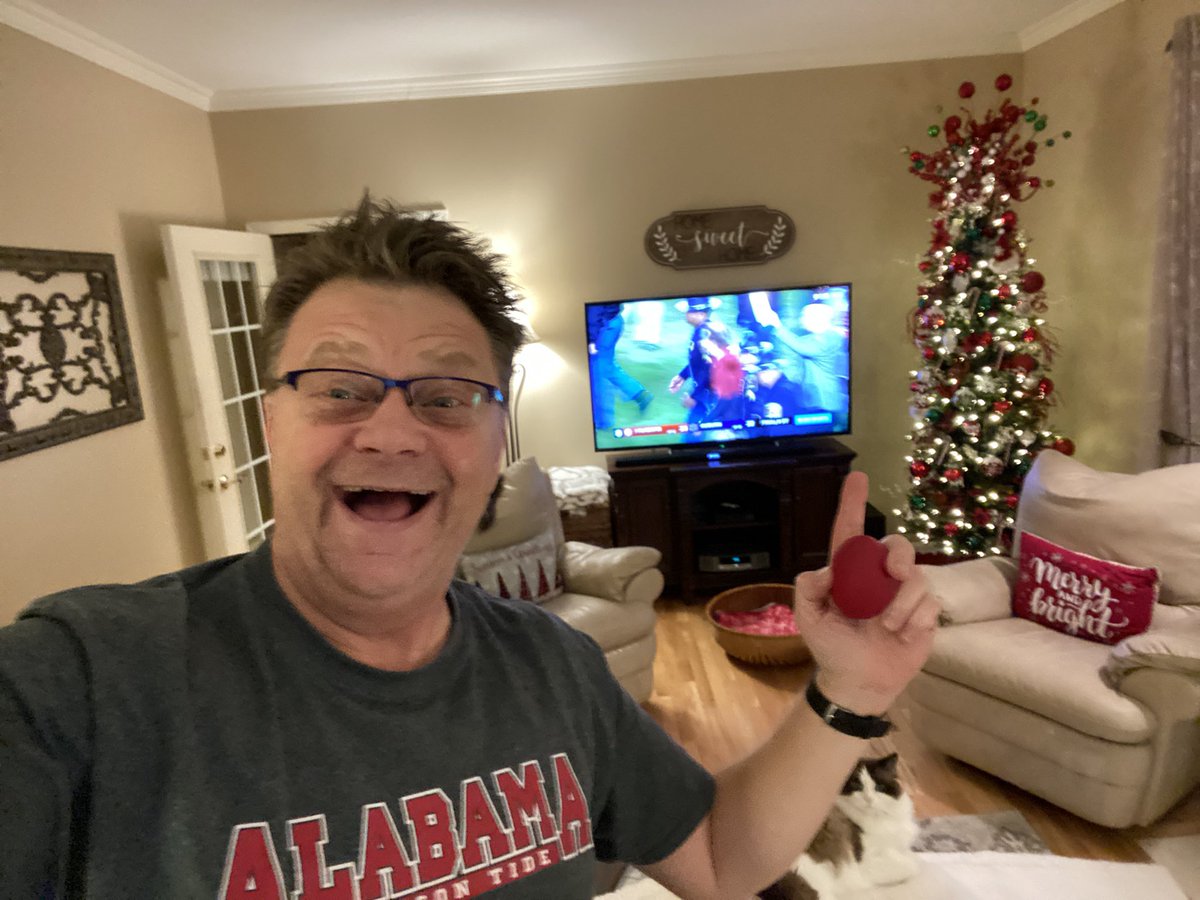 slj62's tweet photo. #RollTide @AlabamaFTBL https://t.co/qjKoHmiS1F