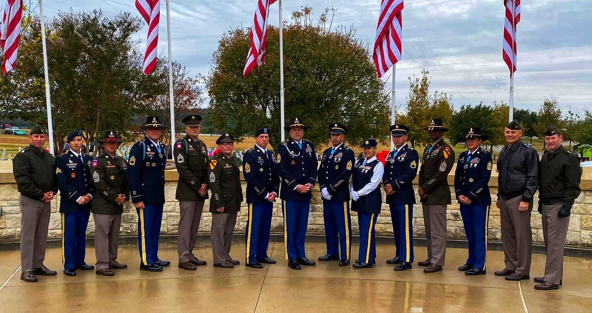 Honoring great men and woman during the Central Texas Veterans Cemetery Wreath Laying Ceremony today. <a href="/_JBR_IV_/">John B. Richardson IV</a> <a href="/sw_gilland/">Steve Gilland</a> #1CDDCSM #whodidyouinspiretoday #winningmatters #livethelegend #FirstTeam #WeAreTheCAV