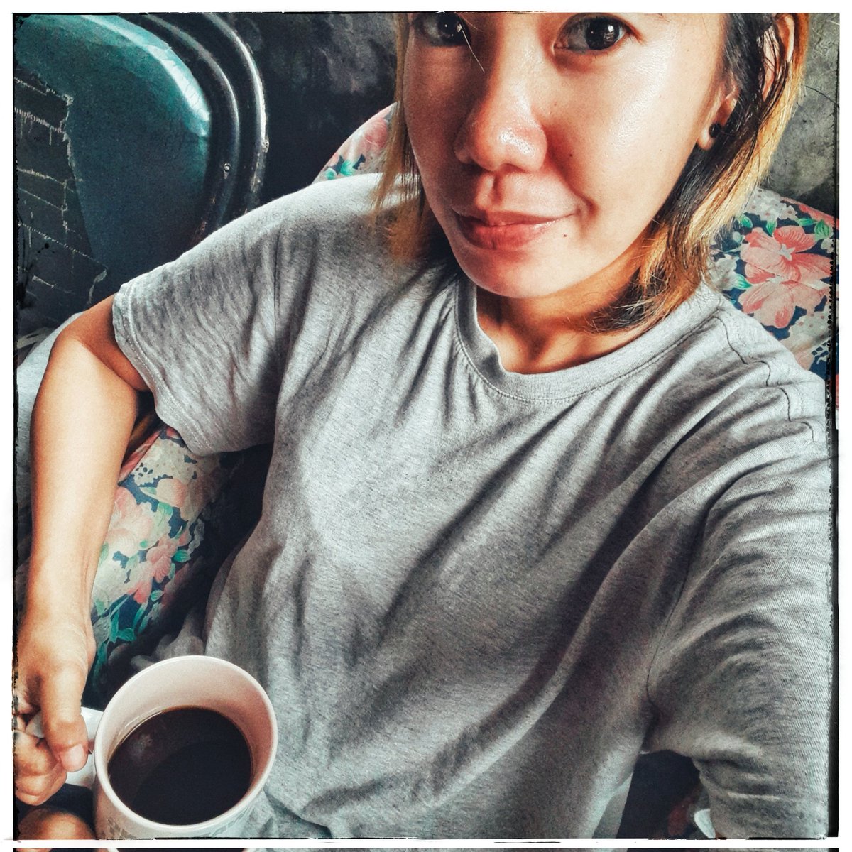 sassyjoycee07's tweet photo. There's nothing sweeter than a cup of bitter coffee. Coffee keeps me going until it's time for beer😅 Good Morning Y'all! Have a great day/night everyone😊
#morningcoffee #cupinhand #coffee #startyourdayright https://t.co/5xrhoQGq2N
