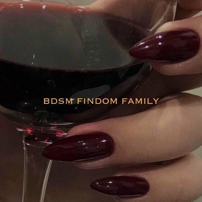 Verified Dommes with real personalities 🤪 Come chat with us. Link below. 🖤 https://t.co/ESs8rdOqNJ