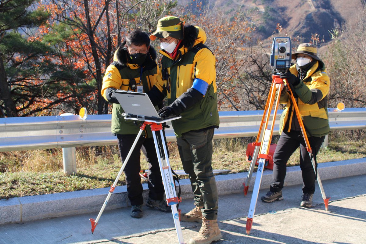 UN_Command's tweet photo. #UNC🇺🇳 continued its support to #PeaceZoneInitiative surveys with the #ROK🇰🇷 government colleagues last week. For this trip, the team headed to the #DMZ near Goseong as part of a socio-historical project to find & document villages lost during the #KoreanWar. https://t.co/sXxihxnQUj