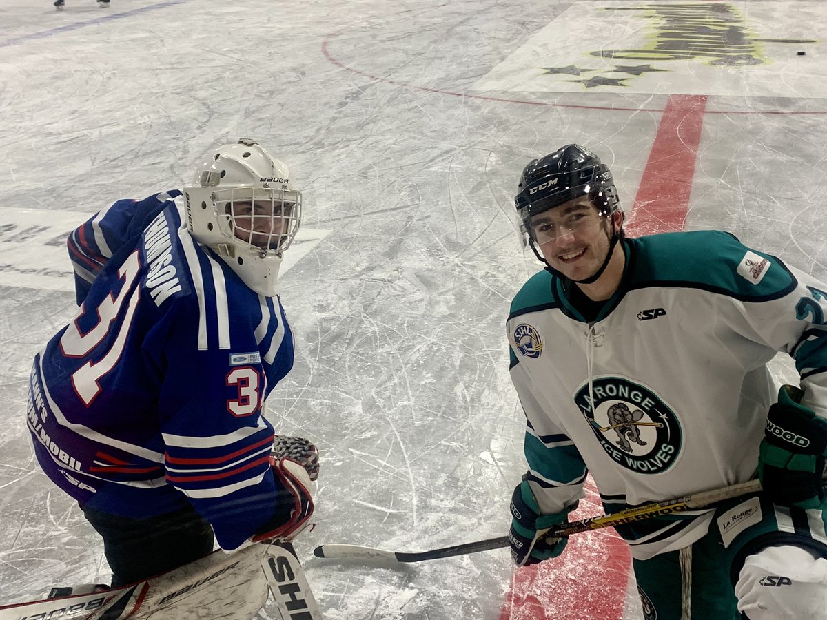 romedawg34's tweet photo. Two ole 2002 South Sask Select champions and baseball teammates at the Kaminski arena in Churchbridge @dubj2234 @jared2k2 @SJHL_IceWolves @MilsHockey @theSJHL @captainkill23 https://t.co/ocLiY6I4fO
