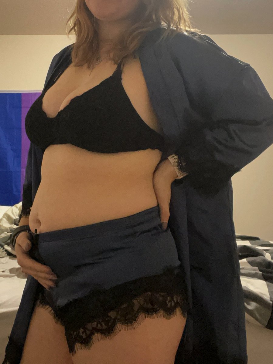 Gingerbredditor's tweet photo. This lingerie already barely fits 😅 #pregnant #pregnantnsfw #onlyfans #pregnantonlyfans #AdultWork https://t.co/kdlJIkczdw https://t.co/Xs7wXSvQdu