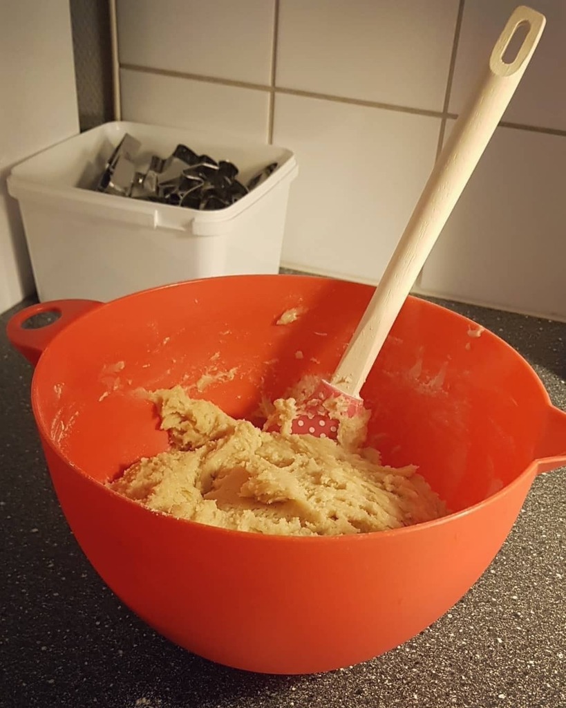 korishiva's tweet image. Decided to start my Christmas baking early this year, as I felt like I needed something positive in my life. My mental health hasn't been the best lately, but this was a bit uplifting 😊❤
~~~~~~~~~~~~~~~~~~~~~~~~~~~~~~~~~~~~~~~
#whitecookies #baking #cookies #christmas #chris…