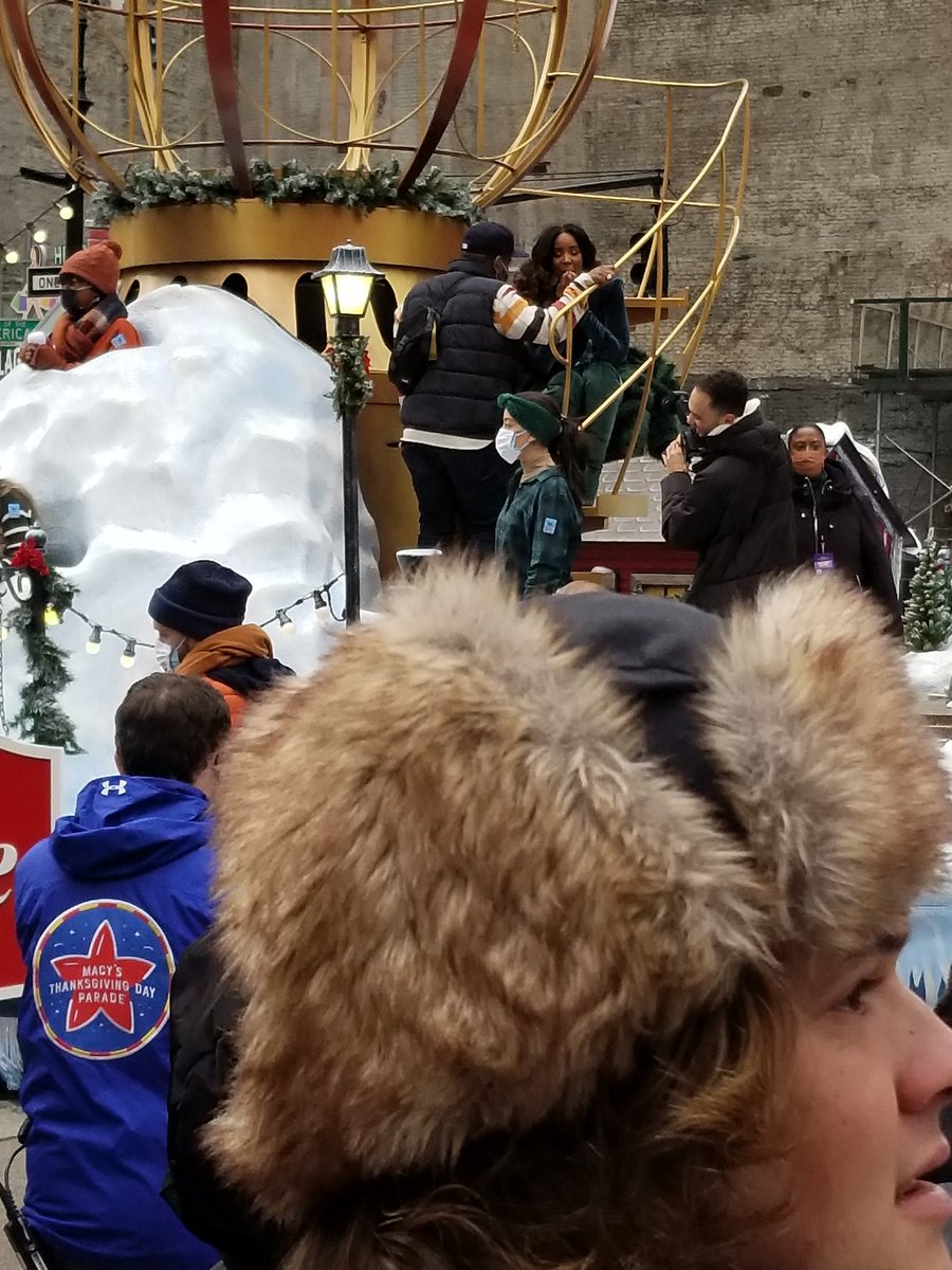 Thetruth368's tweet photo. Saw @KELLYROWLAND in New York and now watching  #merryliddlechristmasbaby  #GoKellygo https://t.co/LKBBCw0MBD