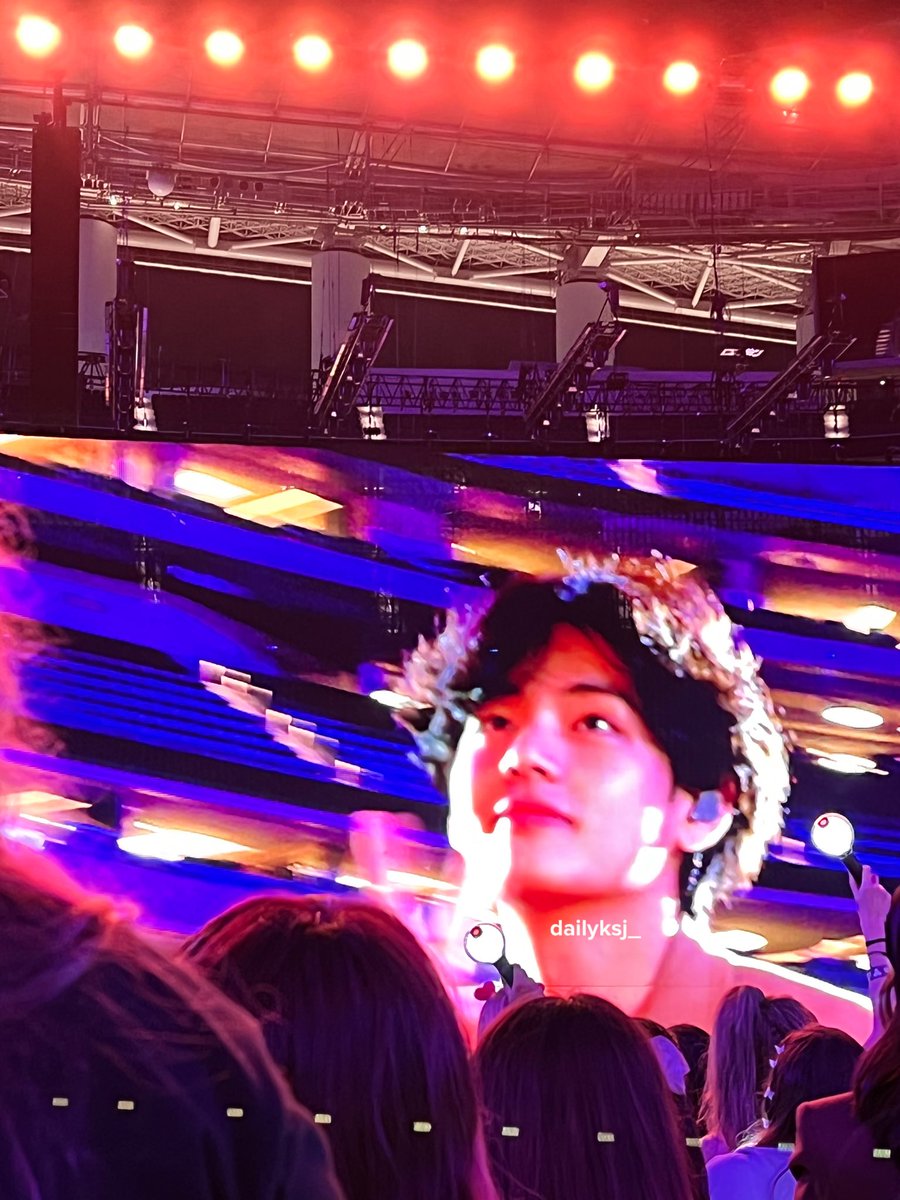 dailyksj_'s tweet photo. got to sneak my phone when they were leaving and took this photo of taehyung 🥺🥺🥺 https://t.co/DNFnqHRtVg
