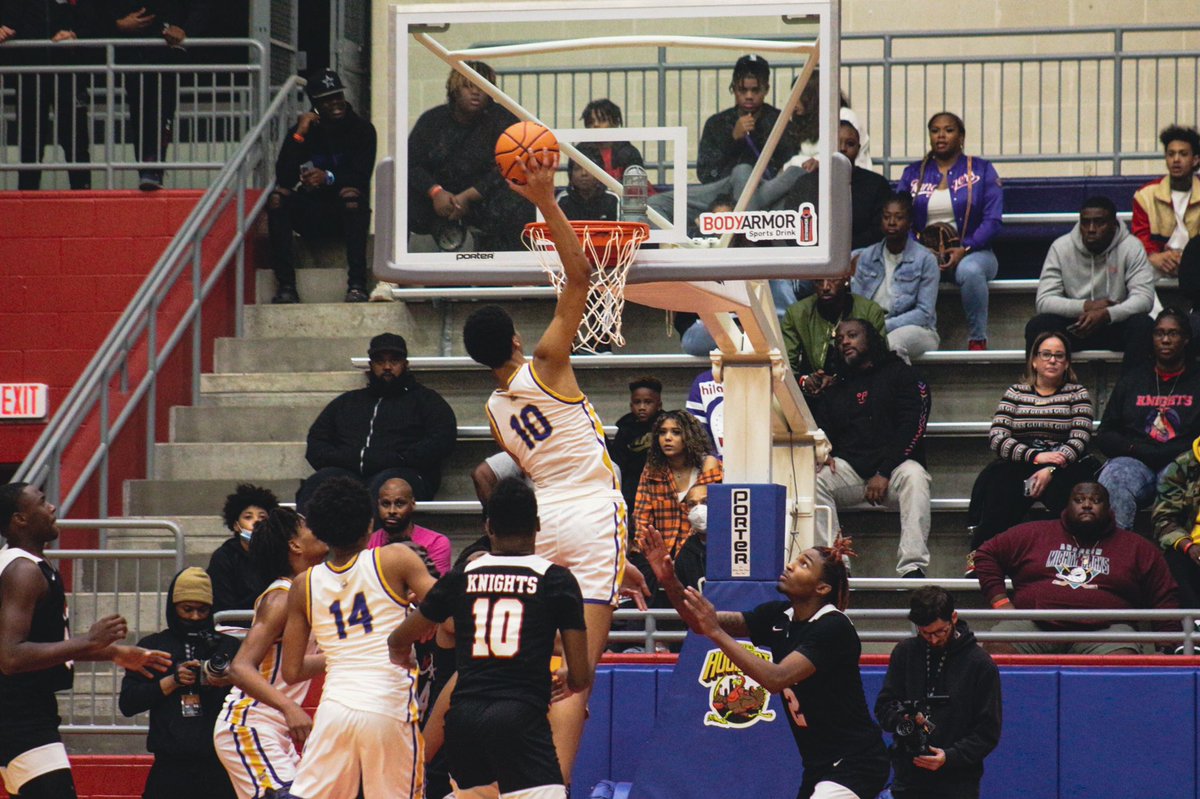 When in the low-post, <a href="/KelelWare/">KW7</a> finds a way to terrorize the rim. But when handling the ball, he can also finesse his way to the basket. Pretty versatile for a player that stands at just 7-0. Next season, he will be bringing his versatility to <a href="/OregonMBB/">Oregon Men's Basketball</a>. 🦆🏀