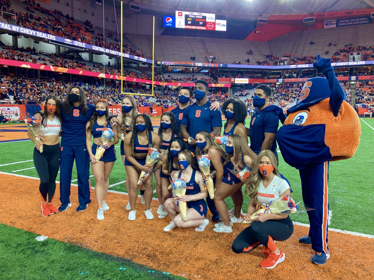Congrats and a big THANK YOOUUU to my senior <a href="/CuseCheer/">Syracuse Cheer</a> and <a href="/CuseDance/">Syracuse Dance Team</a> friends!!🧡📣🏈
