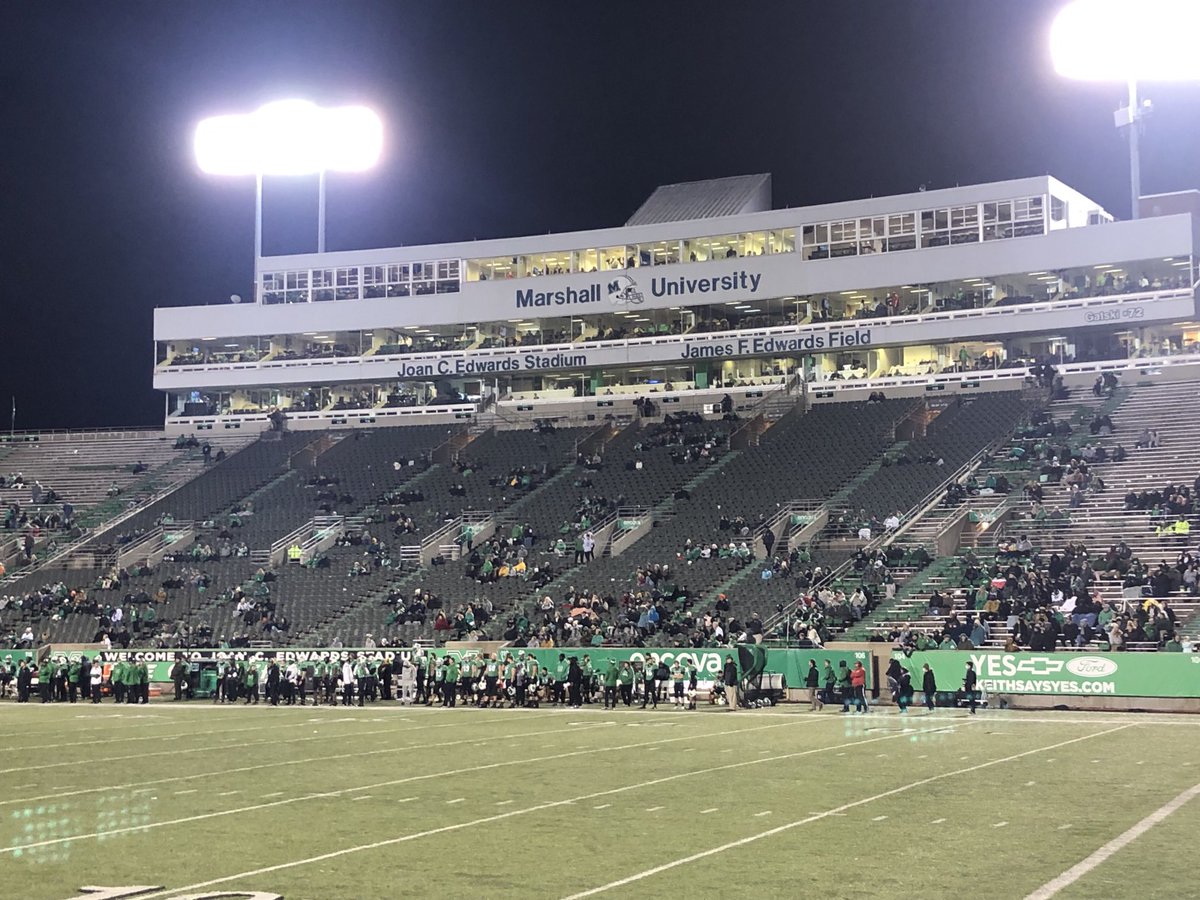 Jeff_Creech's tweet photo. ⁦@MoonShineTD⁩ this was my first trip to Huntington! Pic of the crowd with 12 minutes left. Crazy!!!! All the fans that talked to me during Q1 were nowhere to be found in Q4. That’s wild. https://t.co/A73Aagb4Fv