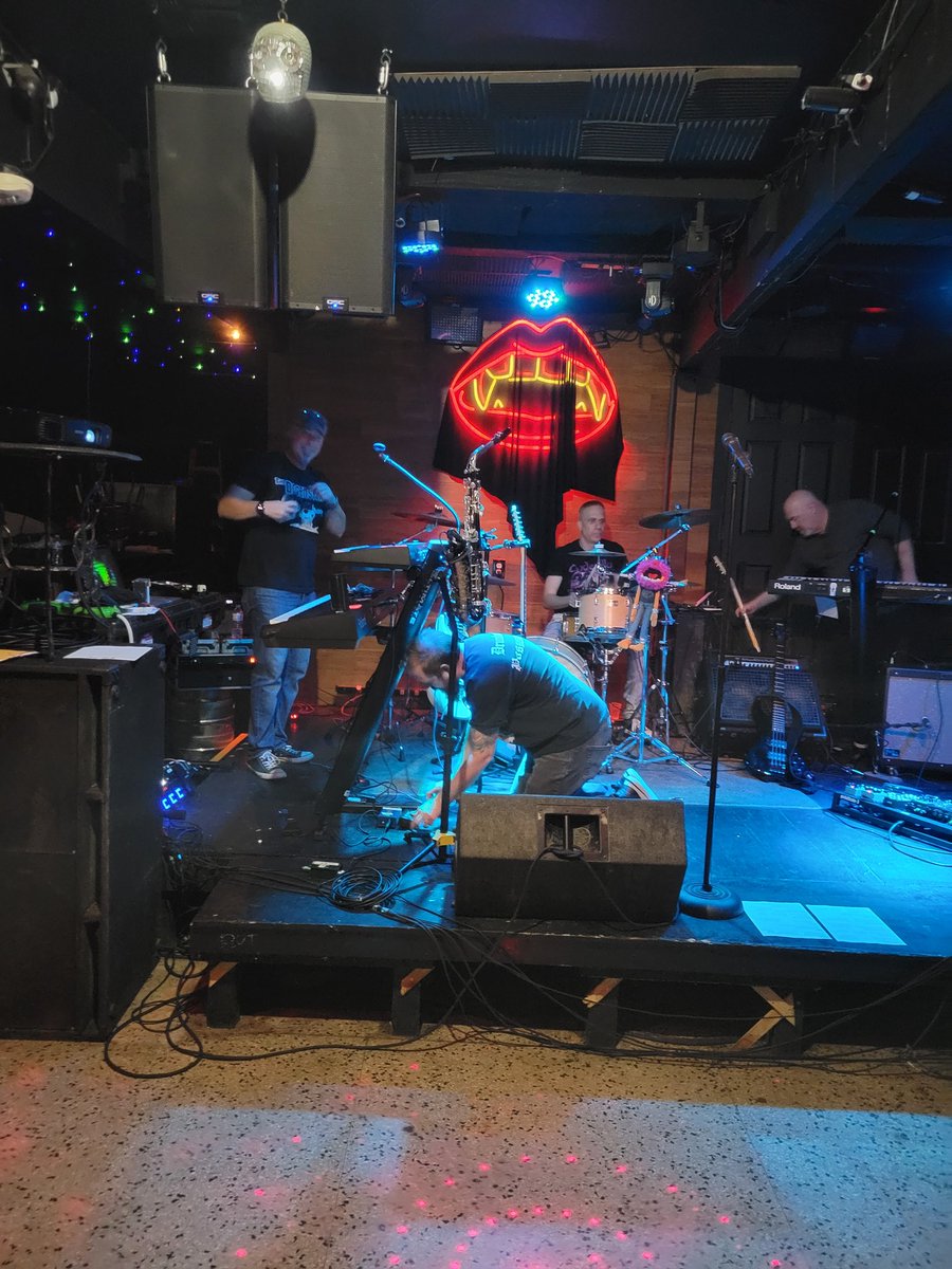 TheRealINTXS's tweet photo. About to tear it up in NOLA! @santosbar https://t.co/IBJ6OYFc6H