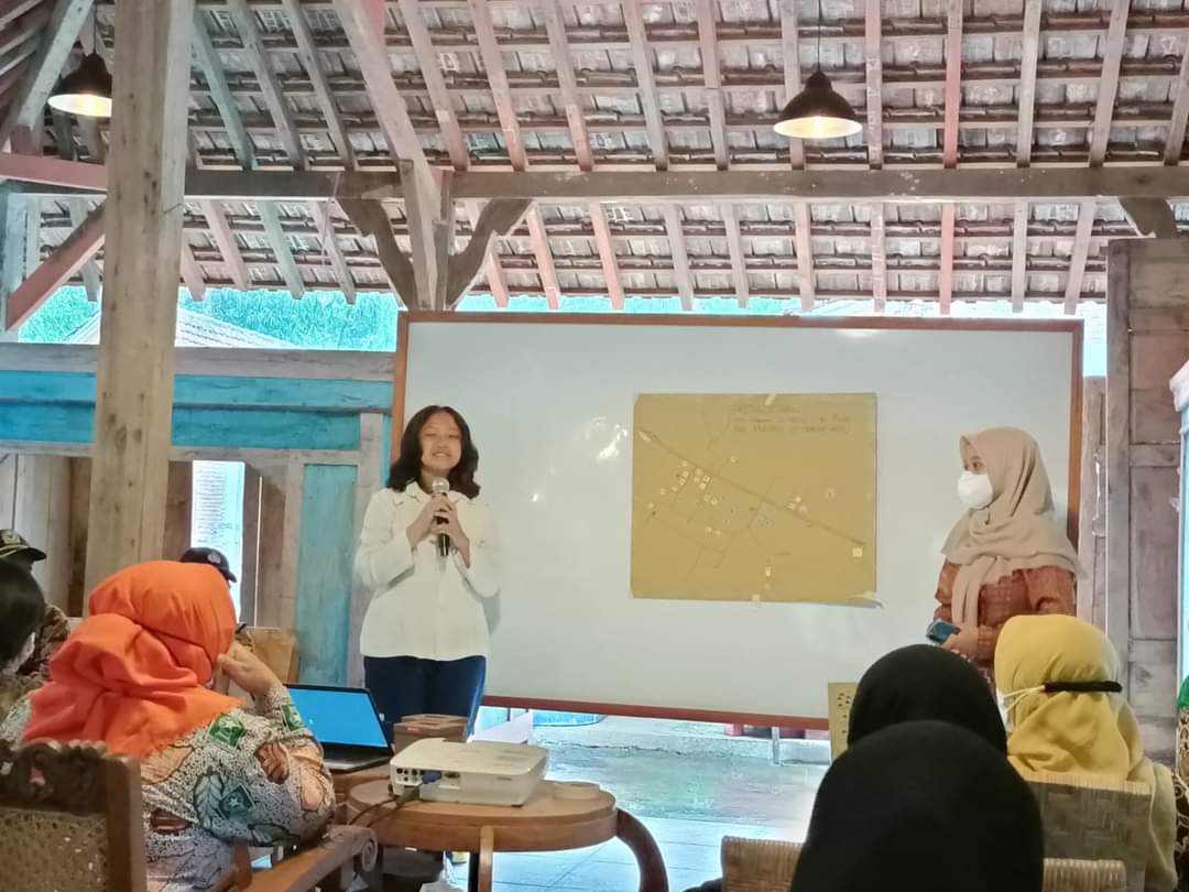 devi_sriana's tweet photo. Perlahan tapi pasti salah satu anak didik saya akan merambah Malang Raya dalam memajukan kaum perempuan Indonesia
#Ojing https://t.co/TBm6jY6Pnr