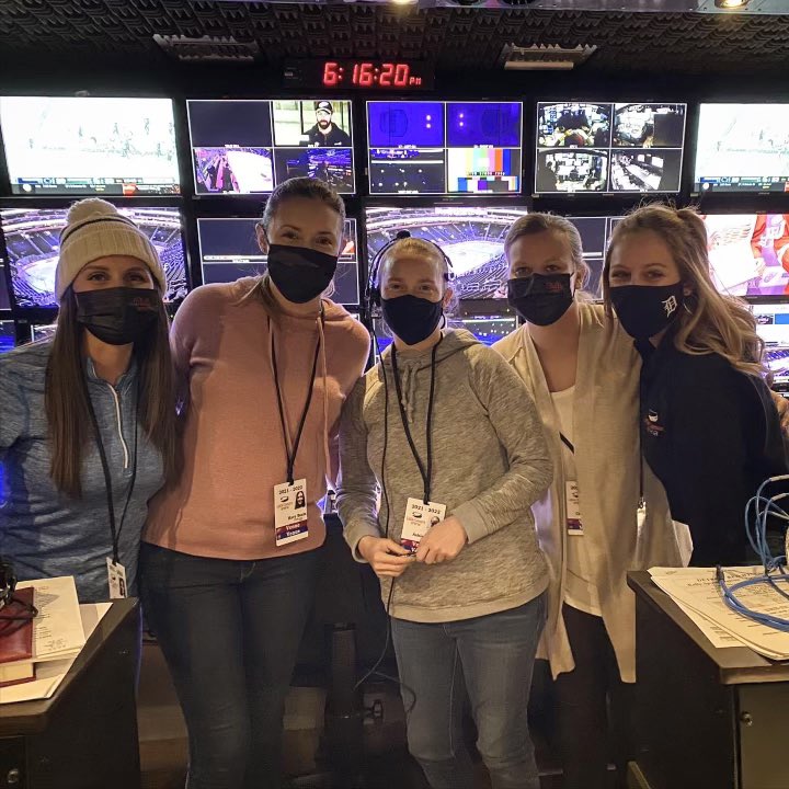 We’d like to give a shout-out to our female-led team producing the <a href="/DetroitRedWings/">Detroit Red Wings</a> broadcast tonight! 👏

#LGRW