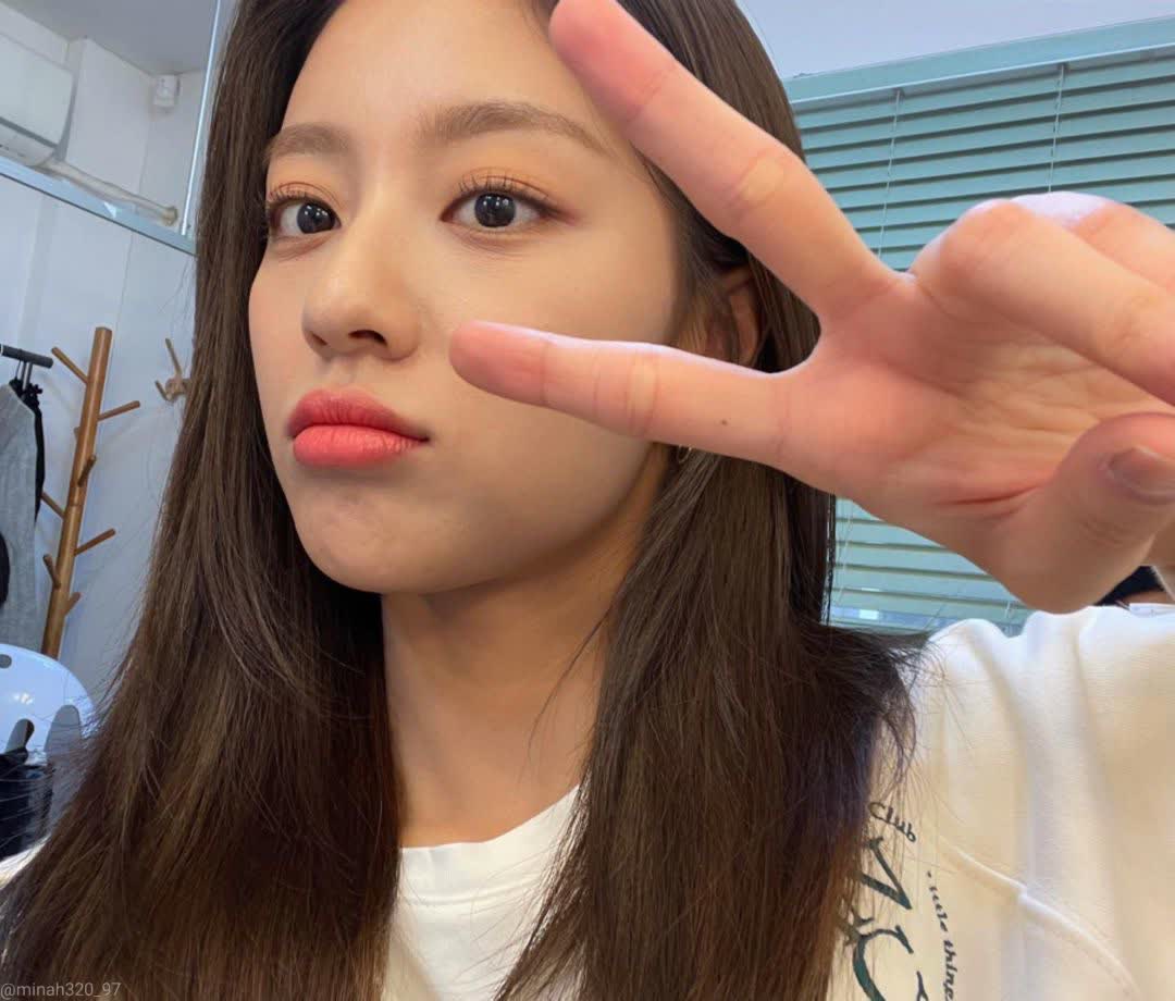 RioAnimas's tweet photo. g'morning 🤍🦋
#ShinSeKyung
#MunKaYoung
#Minah
#ParkYoona
#GoodMorning https://t.co/VkBDEfeboU
