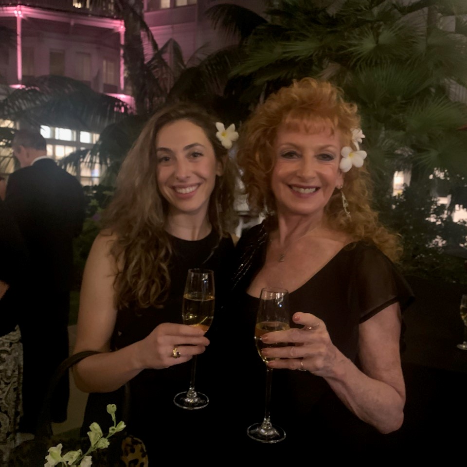 FrancoiseNetter's tweet image. “This week is the perfect time to incubate love and appreciation. As we gather in small groups to celebrate Thanksgiving, make it your intention to reach within to summon #peace and #love and then send it outward in every direction--Francoise