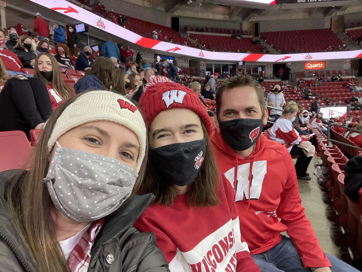 aijohns87's tweet photo. Haha #attempt2 #GoBucky #OnWisconsin First Hockey Game! https://t.co/WcnOajTQQG