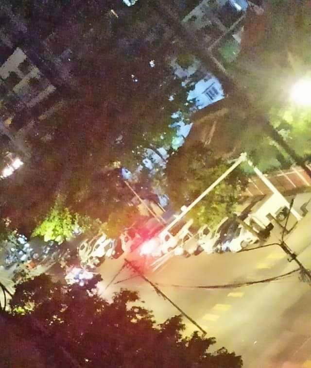 #Yangon,Police stormed a car in front of the police station at 51st Street on Bogyoke Road around 10:40 pm on #Nov27.
I heard 3 shots &amp; hit someon,don't know if it was a man or woman.I could hear the girl crying and telling someone to call an ambulance,said a resident.#Nov28Coup