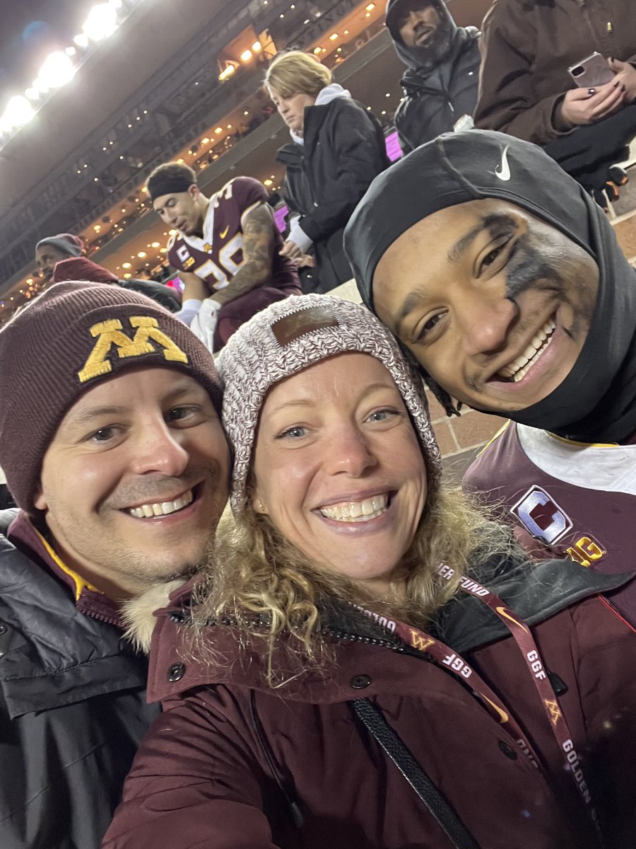 jim_schweigert's tweet photo. Stormed the field with @jendoestri, @DanielFaalele_ and @chrisautmanbell! #BeatWI #Axe #SkiUMah https://t.co/dQnkBYgDpp