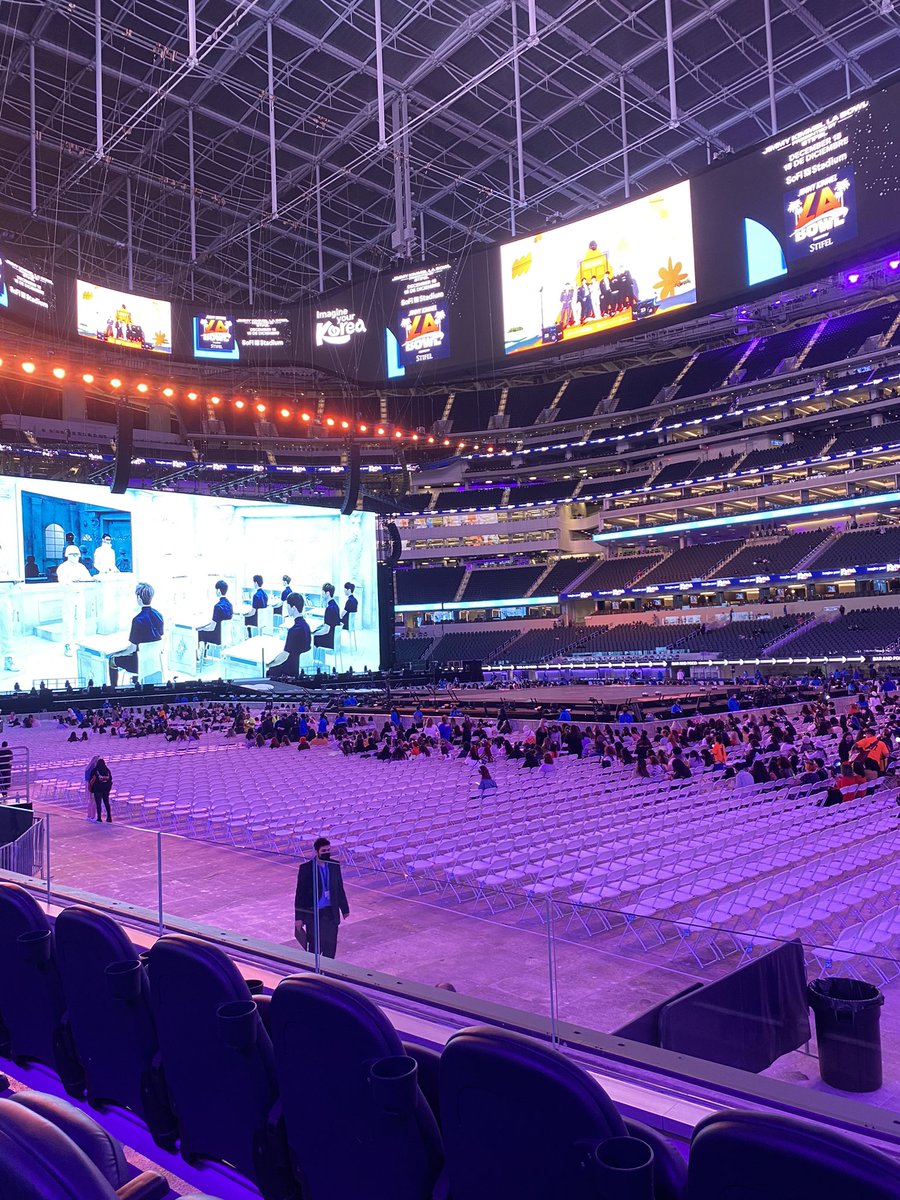 btaigooo's tweet photo. 📄 INFORMACIÓN

— Así se ve el SoFi Stadium por dentro, a poco más de una hora para que el concierto comience¡! 

@BTS_twt | #PTD_ON_STAGE_LA #BTS https://t.co/auf8DUlH7u