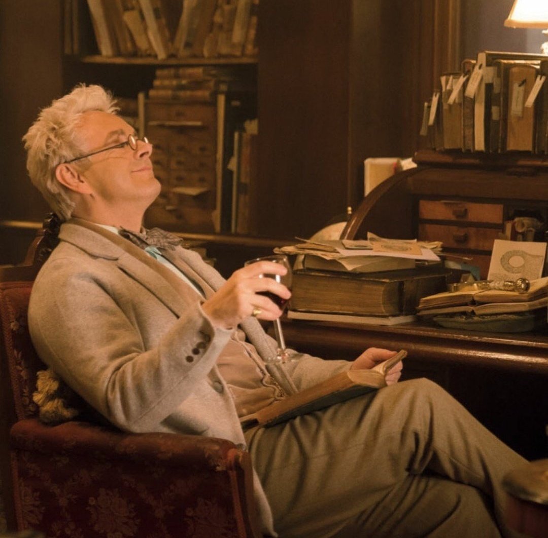 DailyAziraphale's tweet photo. Aziraphale Of The Day: I think we all need a dose of cosy Aziraphale https://t.co/ZjmPGRumzc