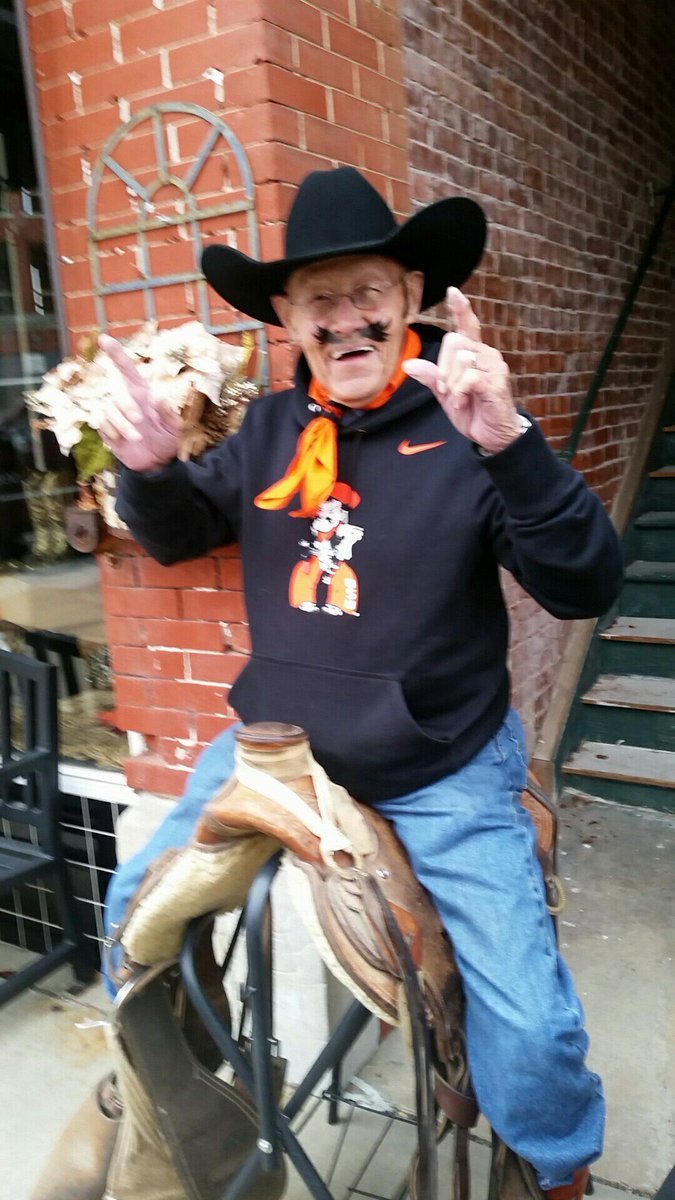 wegerkerry1's tweet photo. No doubt my dad has the beat seat in the house from Heaven! #mostloyalandtrue #cowboyfan #Gopokes! https://t.co/nJghvflrwH