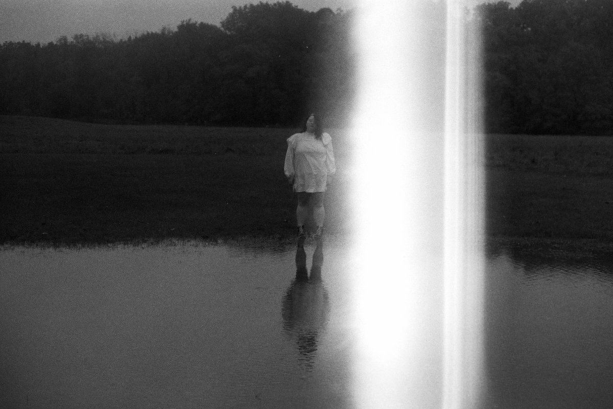 thatssoerin_'s tweet photo. i visited chicago recently and my friend and i watched The Craft in the morning, then in the afternoon went to the woods to have bloody, witchy photoshoot

🎞️shot with canon ftb on agfaphoto apx 400 https://t.co/EZq1h1J1Wh