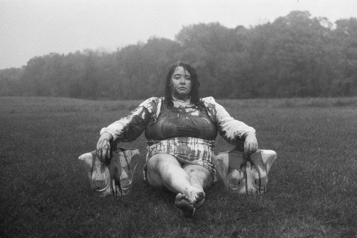 thatssoerin_'s tweet photo. i visited chicago recently and my friend and i watched The Craft in the morning, then in the afternoon went to the woods to have bloody, witchy photoshoot

🎞️shot with canon ftb on agfaphoto apx 400 https://t.co/EZq1h1J1Wh
