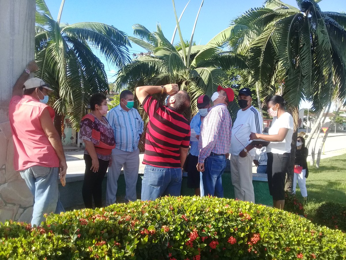 MagdalenaMato's tweet photo. Reparación de la torre del Gallo.
#Cuba 
#CubaVive https://t.co/WHAB8BikmL